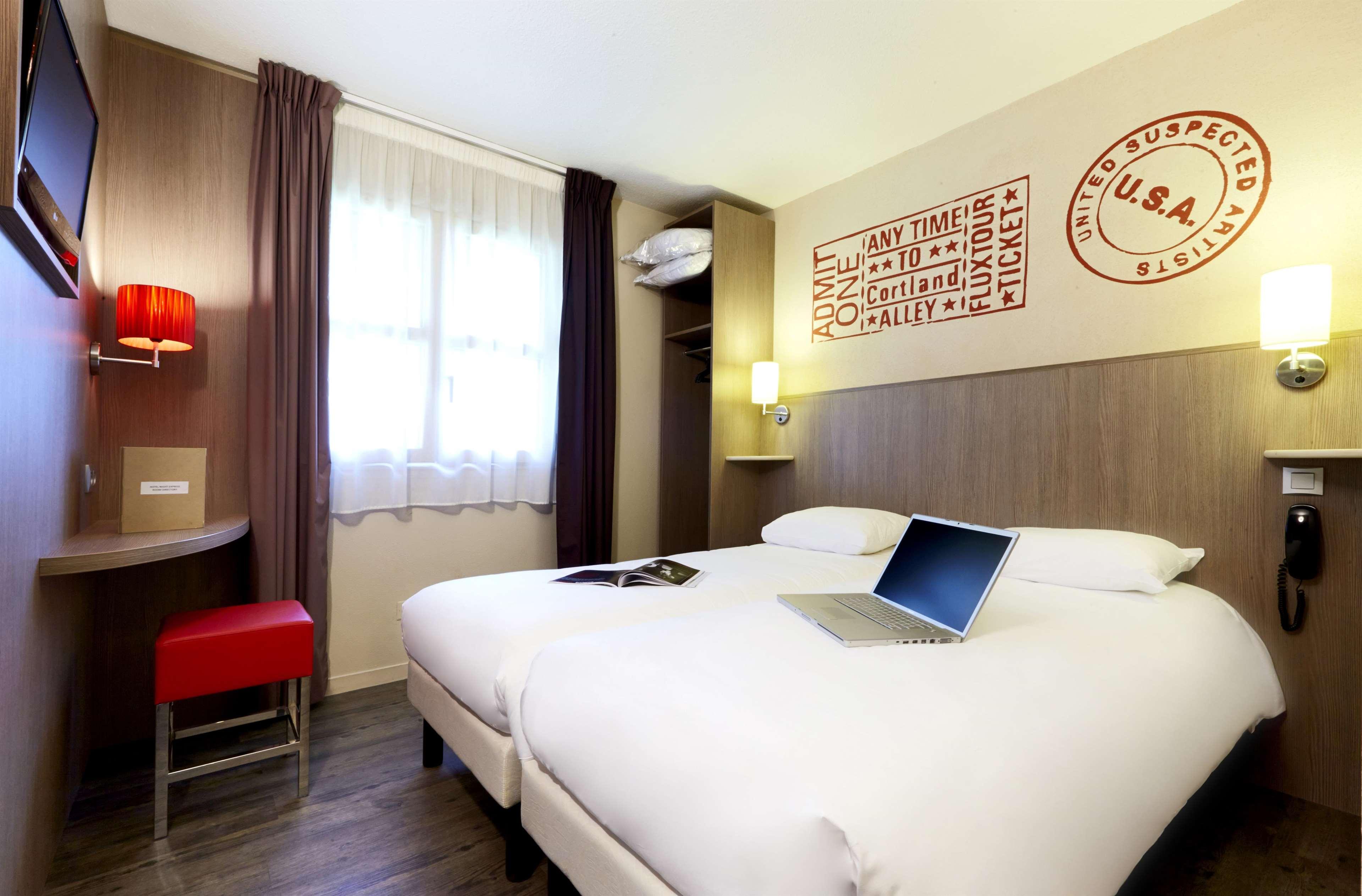 Brit Hotel Essentiel Cholet Exterior foto