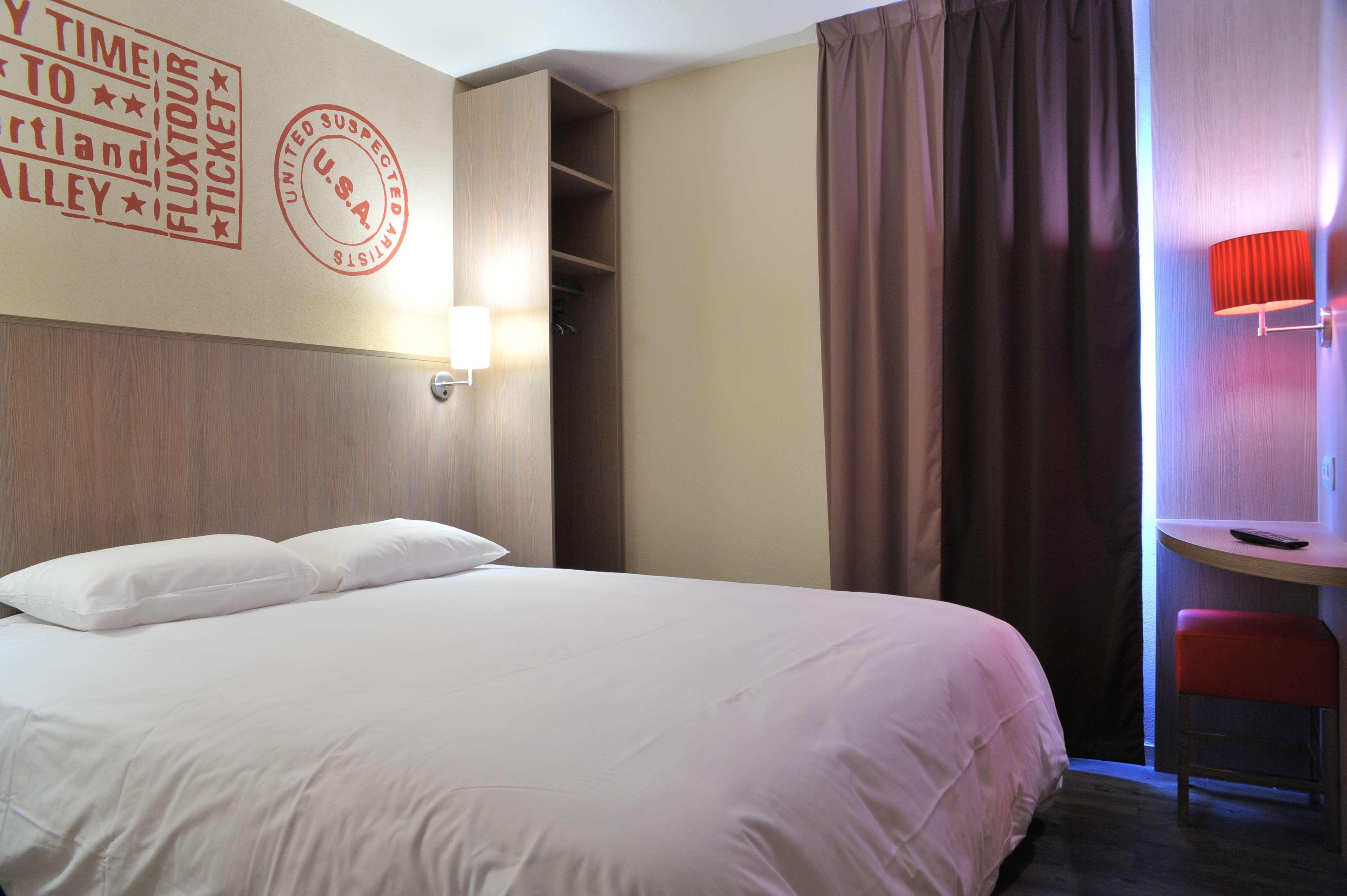 Brit Hotel Essentiel Cholet Exterior foto