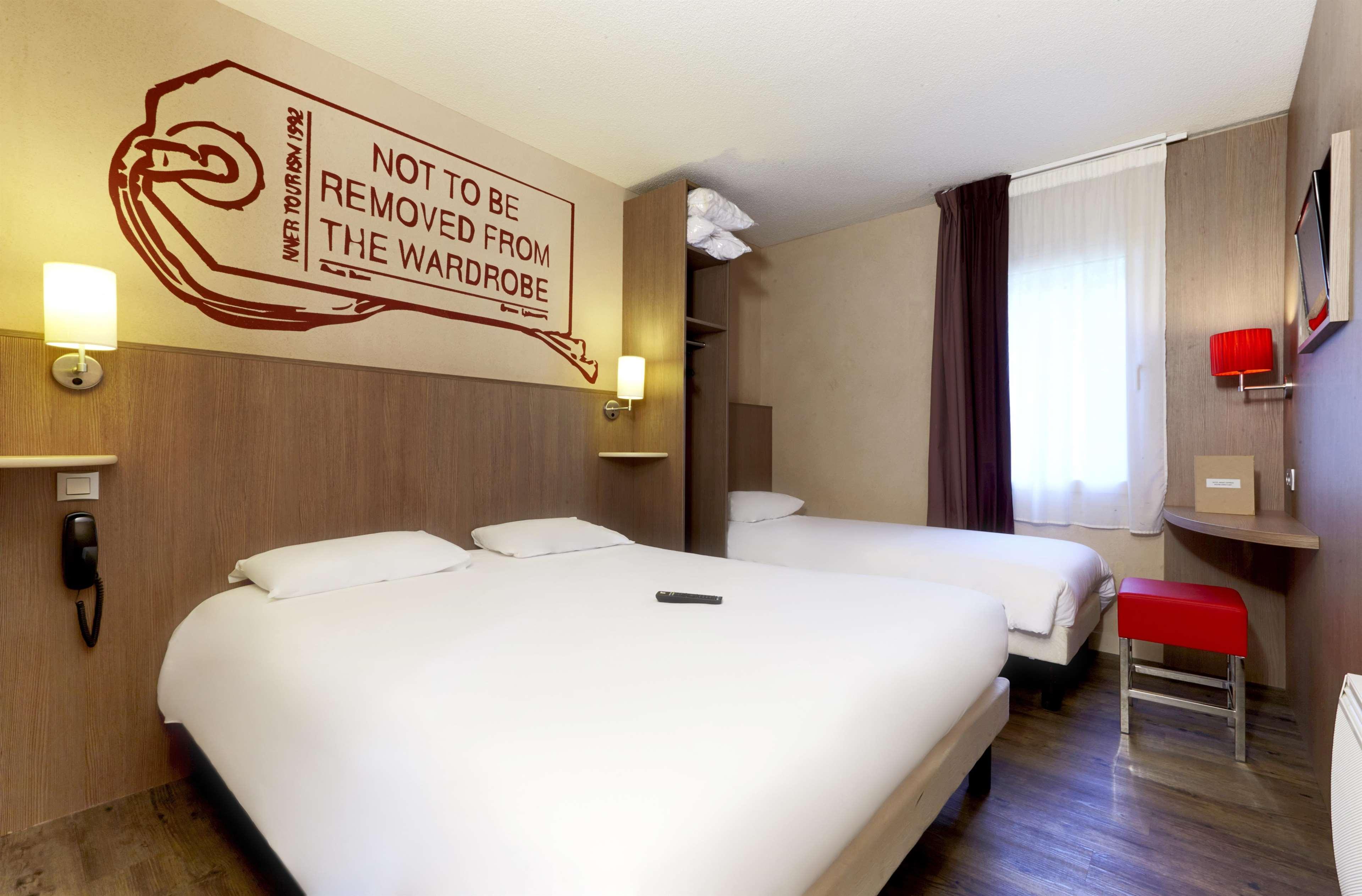 Brit Hotel Essentiel Cholet Exterior foto