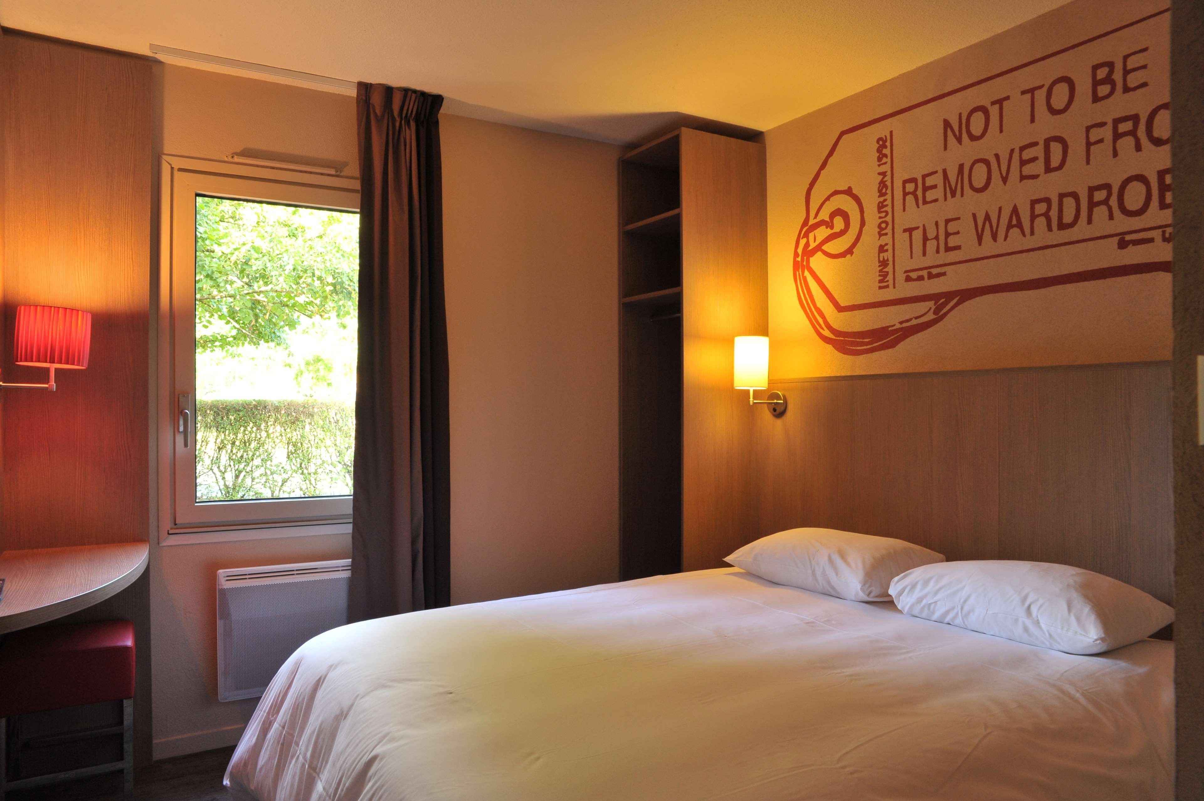 Brit Hotel Essentiel Cholet Exterior foto