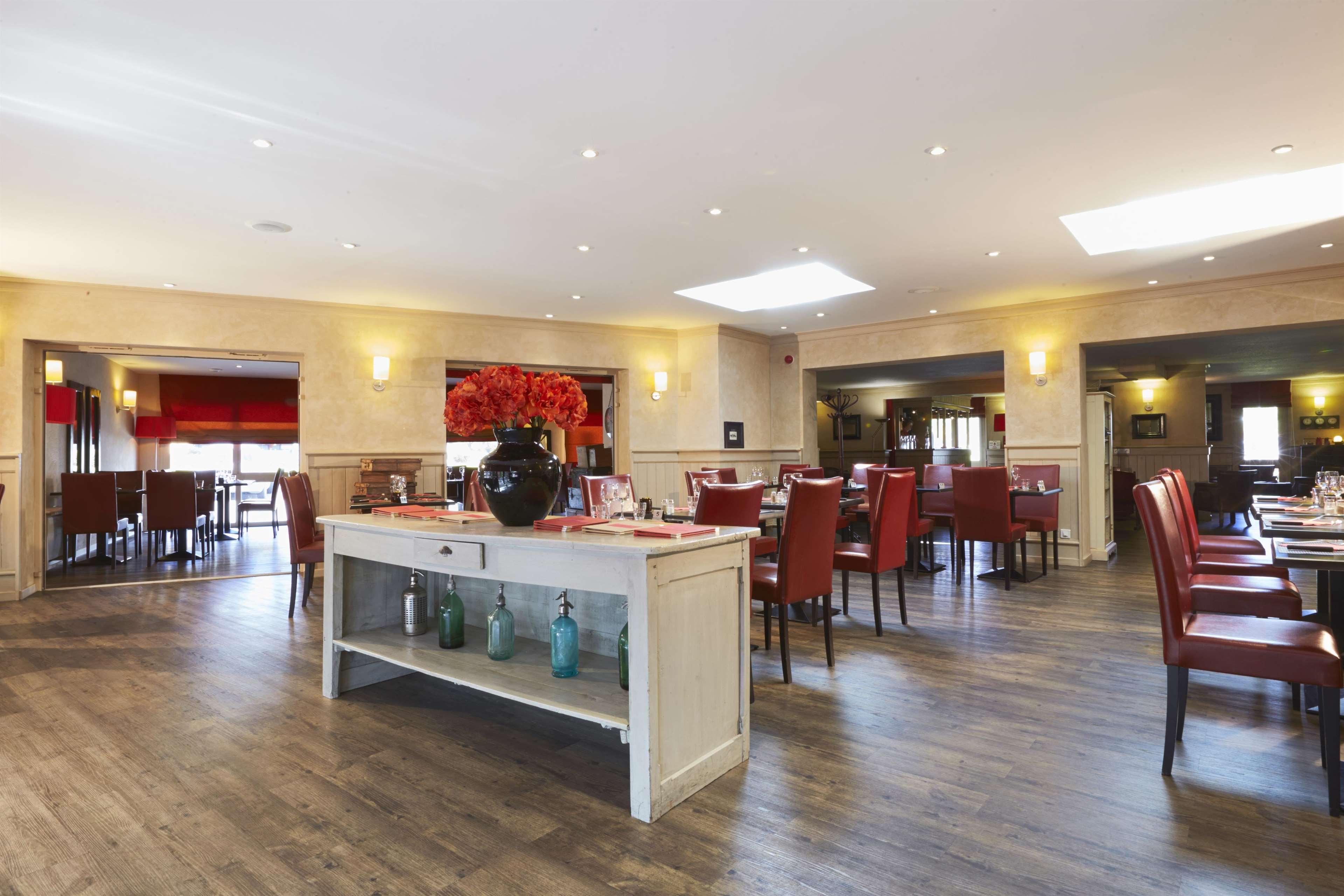 Brit Hotel Essentiel Cholet Exterior foto