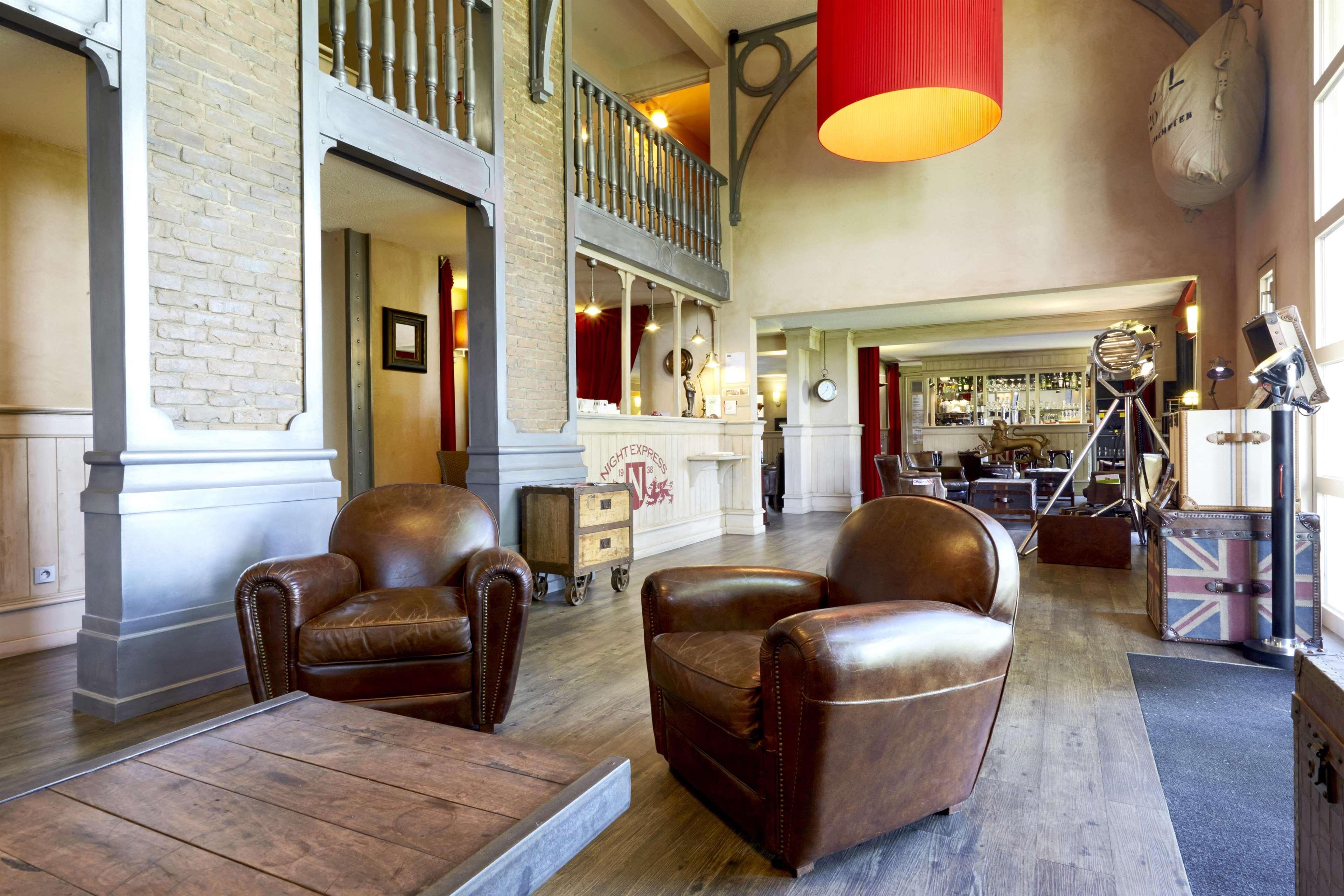 Brit Hotel Essentiel Cholet Exterior foto