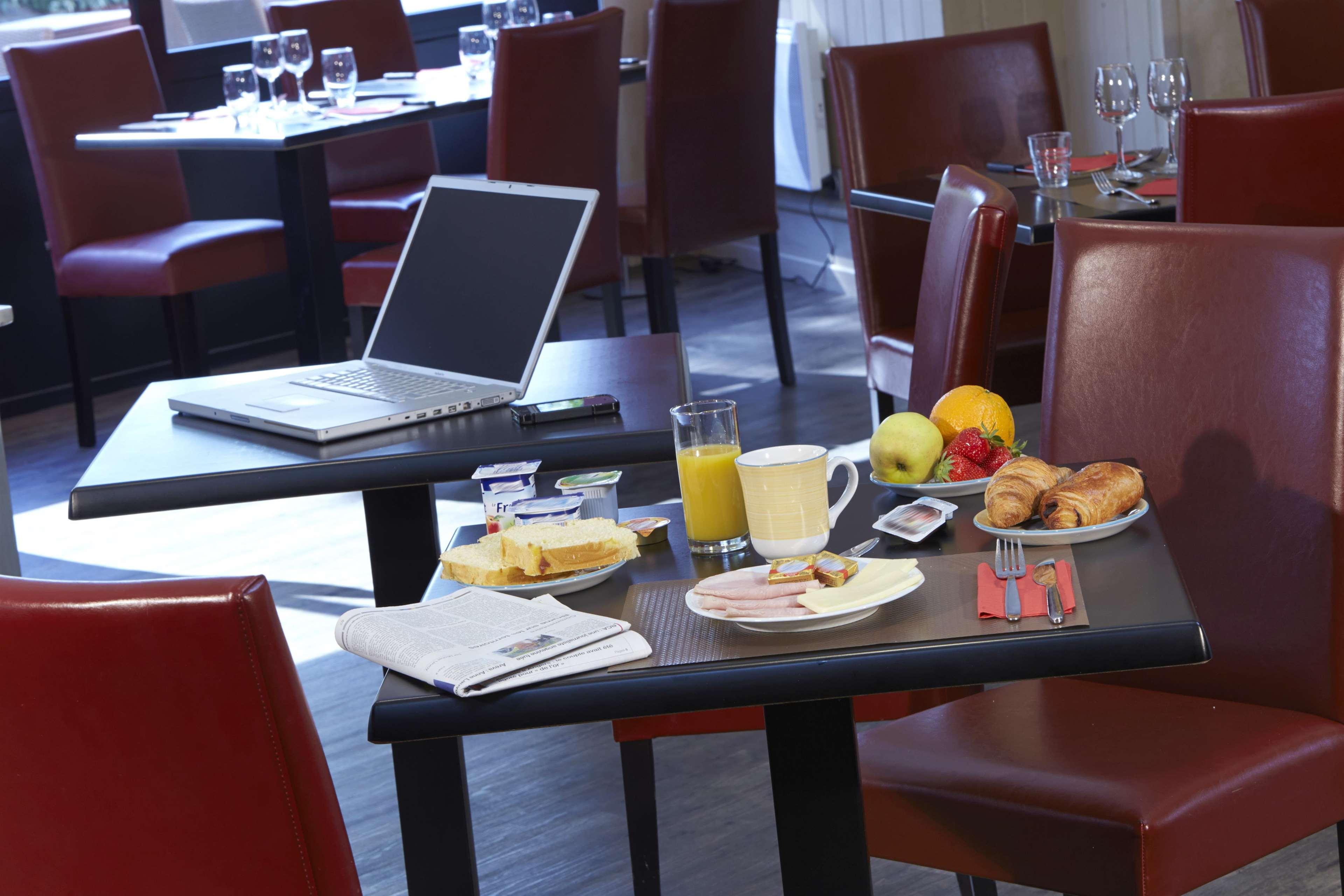 Brit Hotel Essentiel Cholet Exterior foto