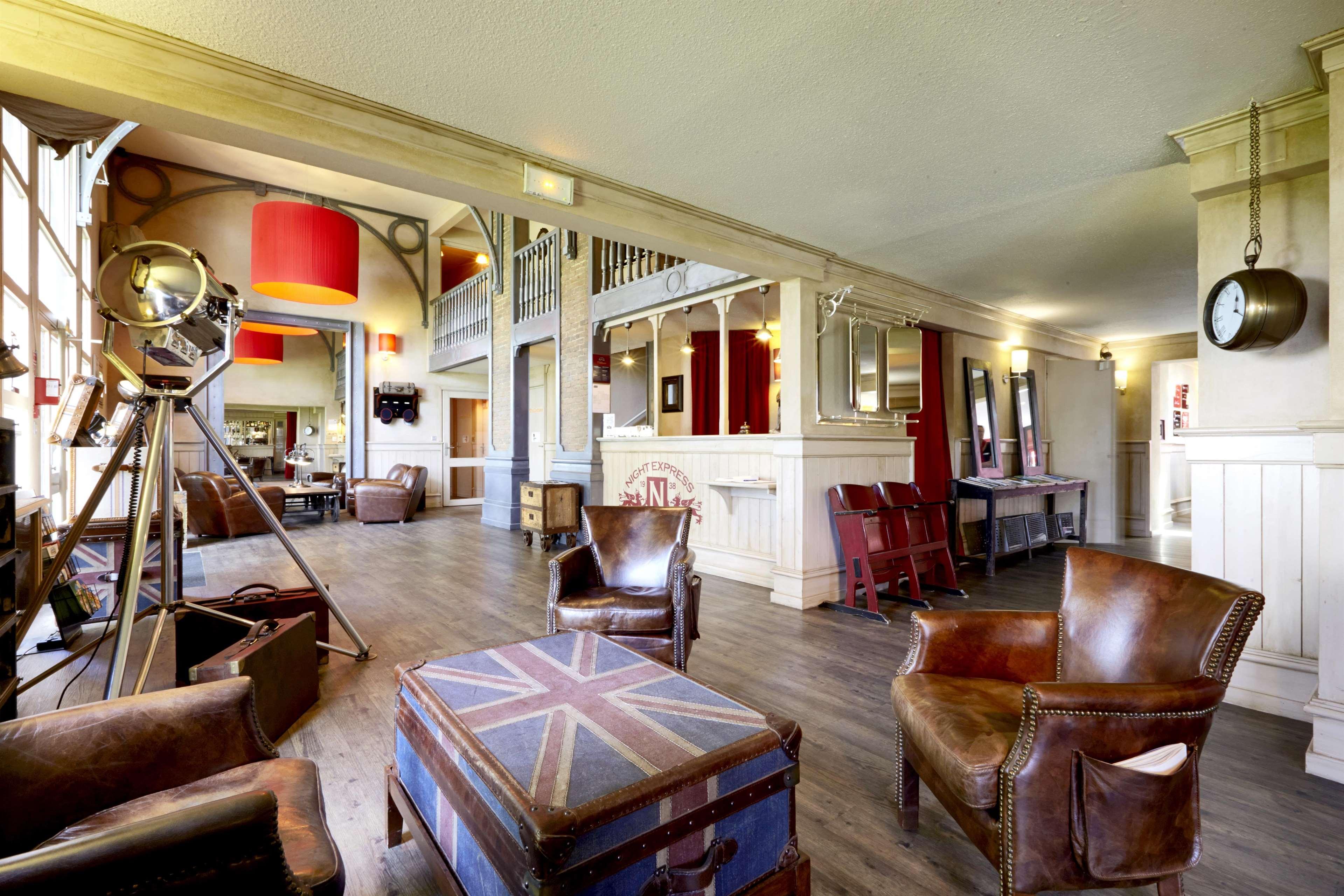 Brit Hotel Essentiel Cholet Exterior foto