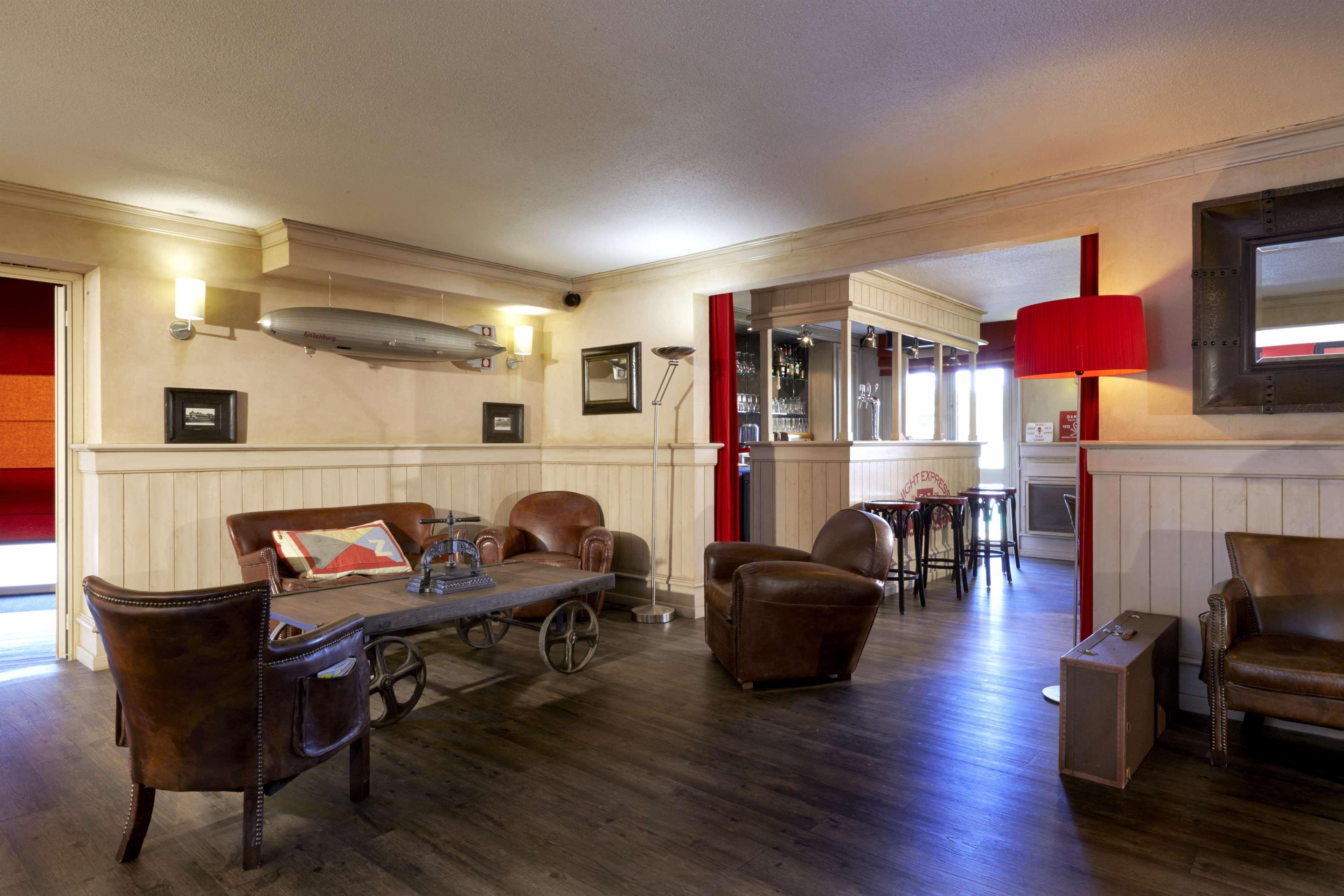 Brit Hotel Essentiel Cholet Exterior foto