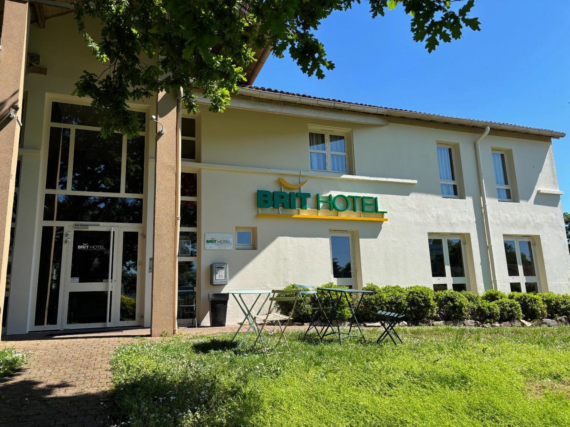 Brit Hotel Essentiel Cholet Exterior foto